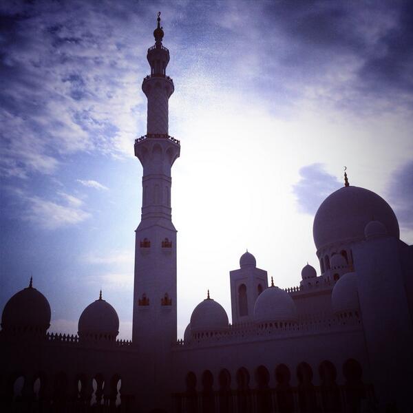 ARTEM_KLYUSHIN's tweet photo. Sheikh Zayed grand mosque #abudhabi  #Emirates http://t.co/TDLRs4hI0M http://t.co/ajeuTjfQQ7