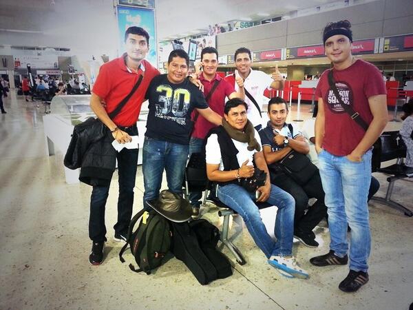 JoelitoGamez's tweet photo. #Pauto'sDG En Palmira @EdwinArpista @DanielGualdron @John_musica @ARIASEventos Camino a Casa! Joropo en el Valle http://t.co/lbMIPX8Jje