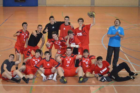 CordobadeBM's tweet photo. Sin duda, la foto del fin de semana. Nuestros juveniles celebrando en Almería su pase a la fae por el título andaluz! http://t.co/amoWLOYFb6