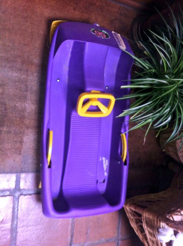sonfilgon's tweet photo. Creo que hoy cambio mi golfo por este❄️🚘➡️👍❄️🐧🏂 http://t.co/bS74p2MFwS