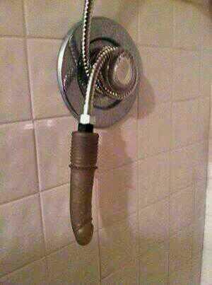 amasexih's tweet photo. مين في حمامهم زي ��ذالدوش http://t.co/uesZcbg09k