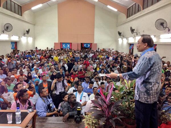 fahmi_fadzil's tweet image. Kini DS @anwaribrahim berucap, memberi penjelasan kpd warga Kajang ttg #KajangMove