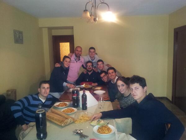 AndresWalt's tweet photo. De comidica familiar!! http://t.co/F52okE1ij3