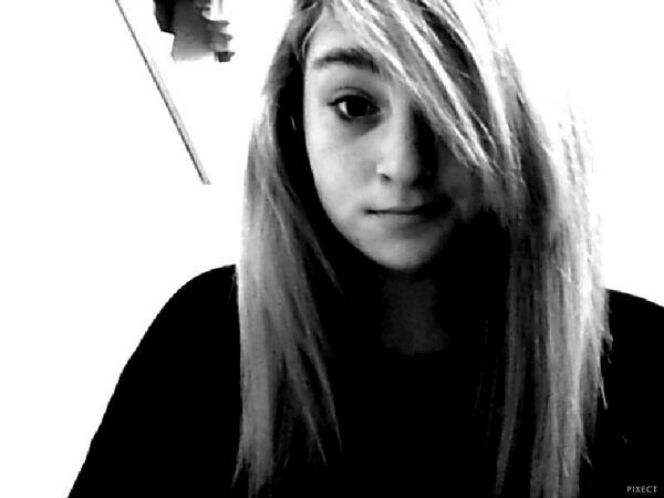 cassieloverss's tweet image. #school #ugh #doNOTwanttogo #Pixect