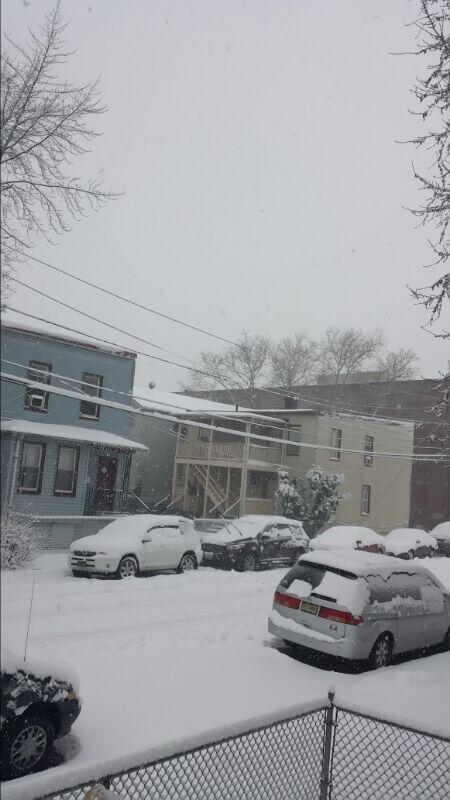 maravirrasta507's tweet photo. Cortinas de nieve con @Jonathanf_09  compra tú abrigo anti frio 3,000000 http://t.co/rN0HAkGKy5