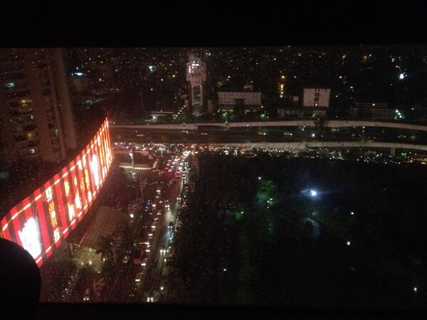 maximiliandy's tweet photo. Macet dan berlawanan arah pk 23.37 http://t.co/OQF4bs3JXi