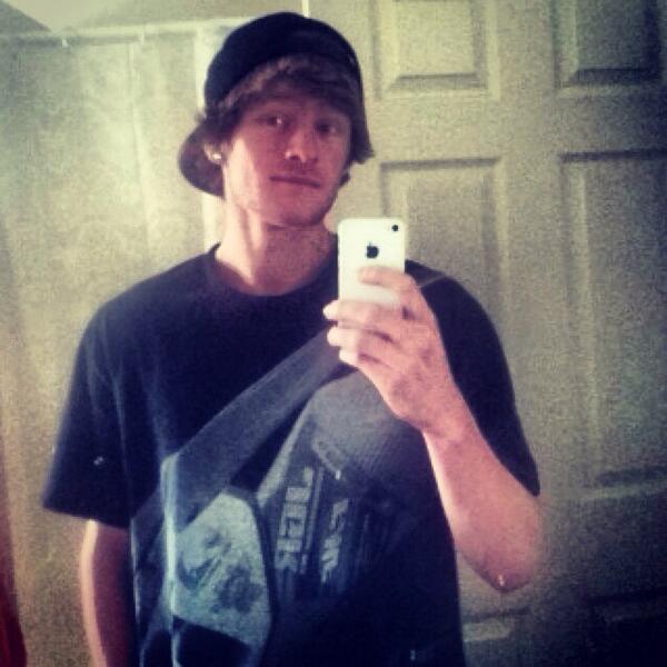 PerrineJacob's tweet image. Don't want to go to school :/ #school #boring