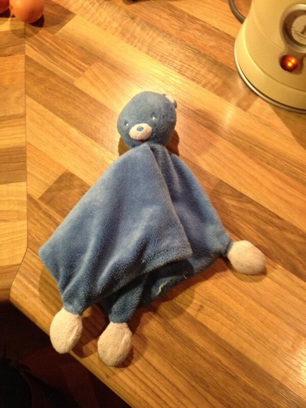 Lutinuhh's tweet photo. @verlorenopurk van wie is dit knuffeltje?? Gevonden omgeving kolk/lijkant.. Retweet is fijn... http://t.co/06YLgVf1Ks