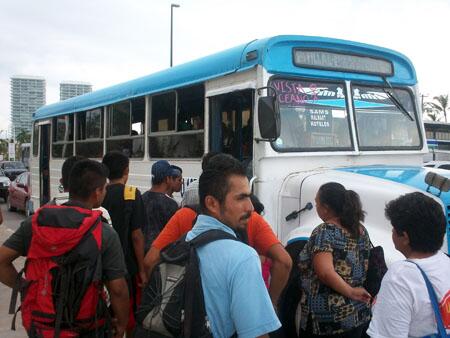 MovimientoPV's tweet photo. A un año, gobierno de Jalisco reprobado en tema de movilidad: ineficaz, inseguro, deficiente y con aumento de tarifa http://t.co/082OmjFxwJ