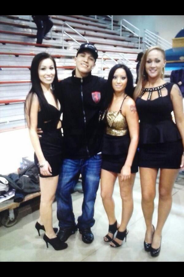 ARI_SWAMP23's tweet photo. Ring girls http://t.co/OJwzXhEfqm