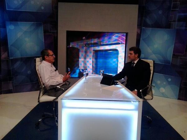 Corrección:"Me fui a la cárcel por escribir,por hacer criticas,por ironizar"Alcibiades Gonzalez Delvalle, Periodista