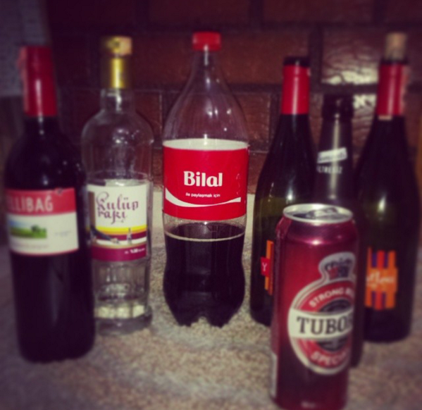 Bizim çocuklar Bilal'i sıkıştırmış.