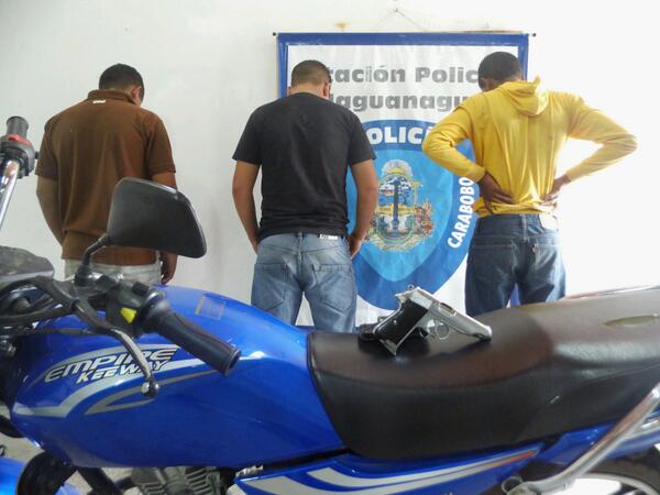 Detenidos tres sujetos integrantes de la banda delictiva "Los de La Cidra"  incautada moto y pistola #CercoPolicial