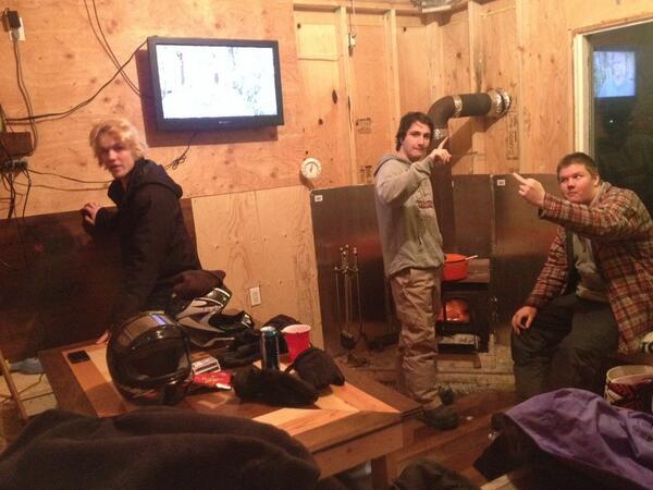 GeeRoySimmons2's tweet photo. At the #shakerhut im a celebrity http://t.co/j7r2i6eBem