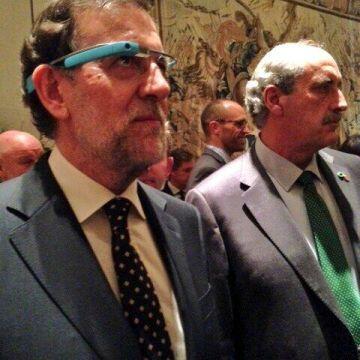 PPoular's tweet photo. "Glass, tráeme el MARCA. ¿Glass? ¡Glass! ¡QUE ME TRAIGAS EL MARCA HOSTIAS YA! http://t.co/5dZn6LIl6h