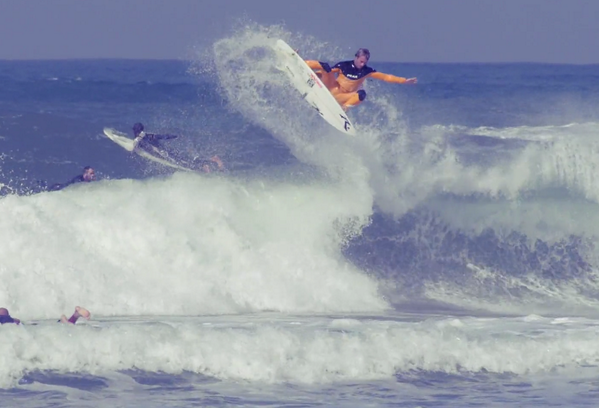GrindTVSurf's tweet photo. (Video) Josh Kerr scores good surf in an unlikely place.
http://t.co/3YF9KZVqEw http://t.co/PTdHZ10Uzj
