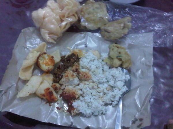 Uuu enaaaak RT <a href="/Warbil_/">Krips</a>: Sempurna begadang gue :))) "