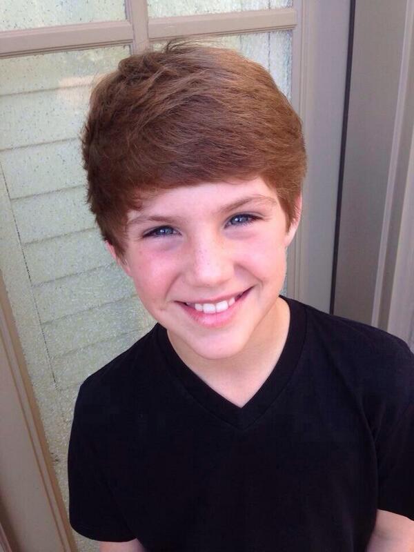 MattyBRapsJP's tweet photo. 【ツイート訳】
今夜は新曲のレコーディングをスタジオでしてるよ！(^^) http://t.co/awKGNU9BPX