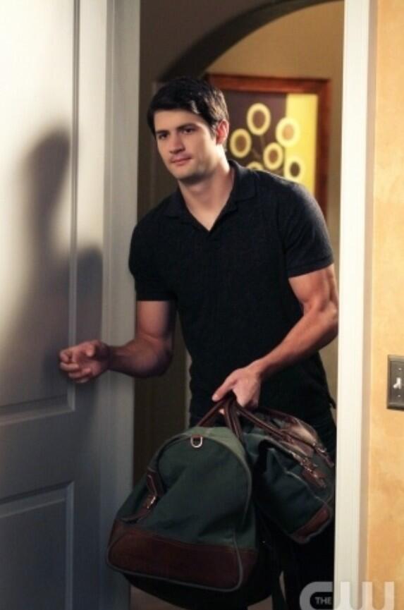 OTH____fans's tweet photo. #mcm Nathan Scott❤️ (Those arm muscles doe😍💪) http://t.co/pzgLVwwqEB