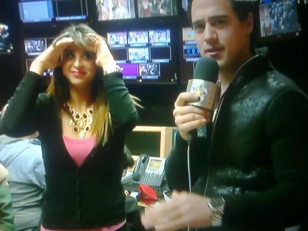 _anitaavila's tweet photo. "@AngelJ_99: @_anitaavila y el @hijodelninja en #CuartoDeControl en #Destardes http://t.co/JBL4th92Rd" .