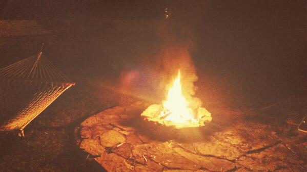 nicholas_jaynes's tweet photo. Bonfire at the house http://t.co/IxU85OyV41