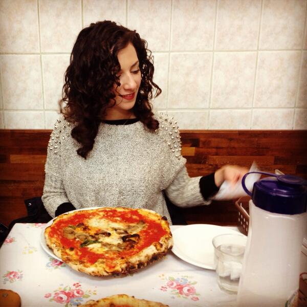 traincrush's tweet image. Finally: pizza, pizza, pizza!!! #pizza  #daIsa #nakameguro