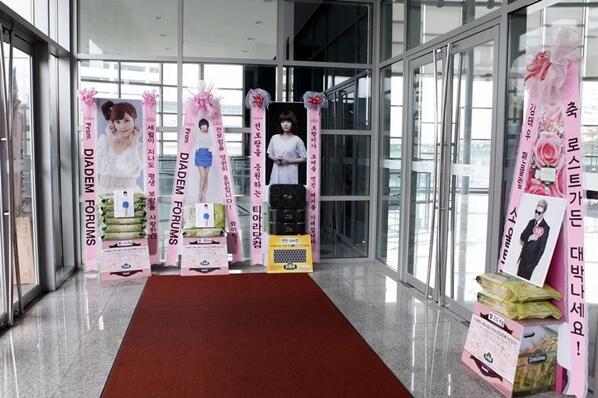 #뮤지컬 #로스트가든 두 주인공, 김태우&amp;전보람 님 팬분들의 센스있는 쌀&amp; 연탄 화환! (사진출처:드리米)