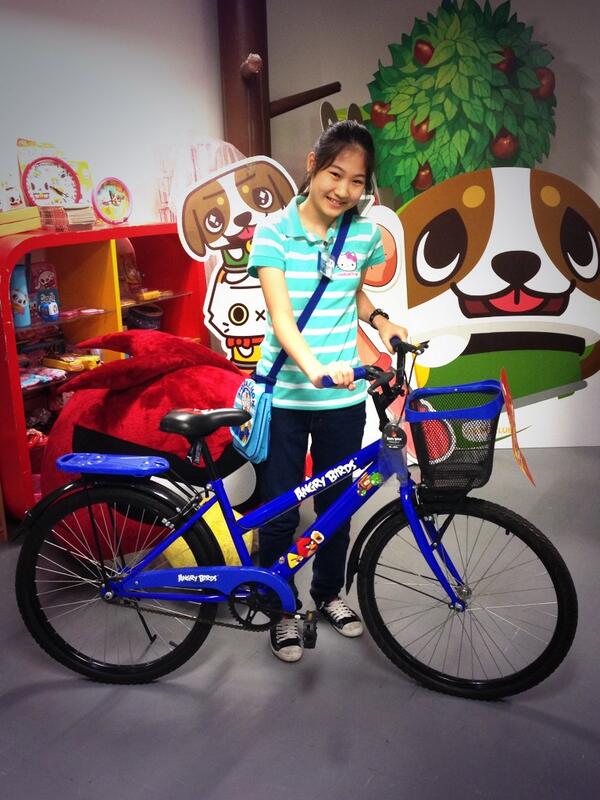 KidzoneTV's tweet image. น้องแป้ง มาจากตลิ่งชัน มารับของรางวัลเป็นจักรยาน ซึ่งเป็นผู้โชคดี จากการร่วมเล่นเกมในวันตรุษจีน #kidzonetv #kids