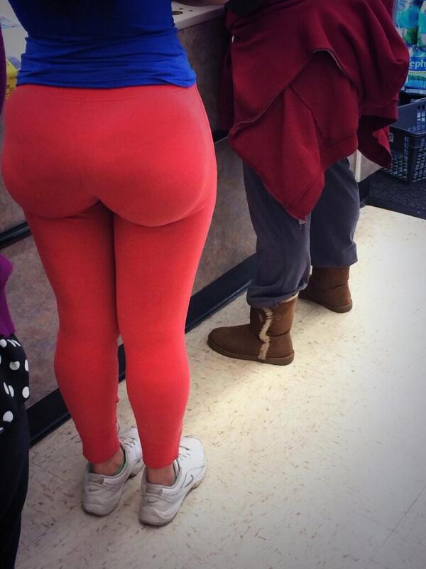 chicagowatcher5's tweet photo. @ZenaEfBaybe u gotta get cake like dis lol G them thickies ctfu fwm $$$$ http://t.co/0vi6GxzudY