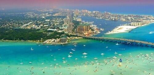 SBPerfect2014's tweet photo. RT if you're going to Destin for #SB2014 http://t.co/REMxKVFeGQ