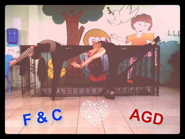 Just_Chechi's tweet photo. Love u ñañia @Fatu19Love http://t.co/H6xf2RZllv