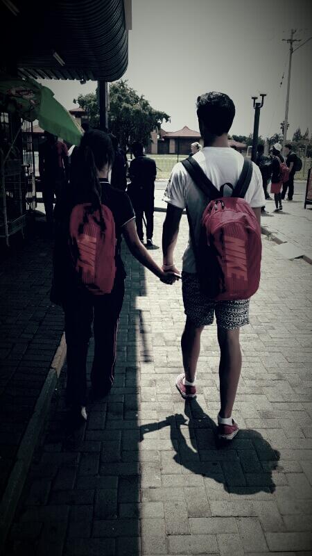 Dylan_M3's tweet image. When you and your girl have the same school bag tooooo cute x