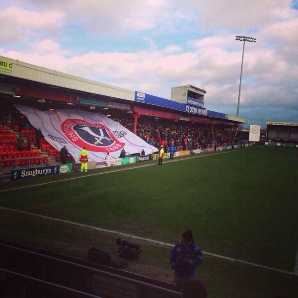 FutbolBanners's tweet photo. Sheffield United fans at Crewe on Saturday #SUFC http://t.co/9FNdtcsbGd