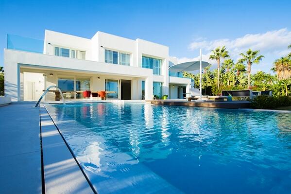 EssenzaLiving's tweet photo. #elegant #contemporary #architecture #luxury #living #goldenmile #marbella 
#essenzaliving http://t.co/PS9MqEKe2A