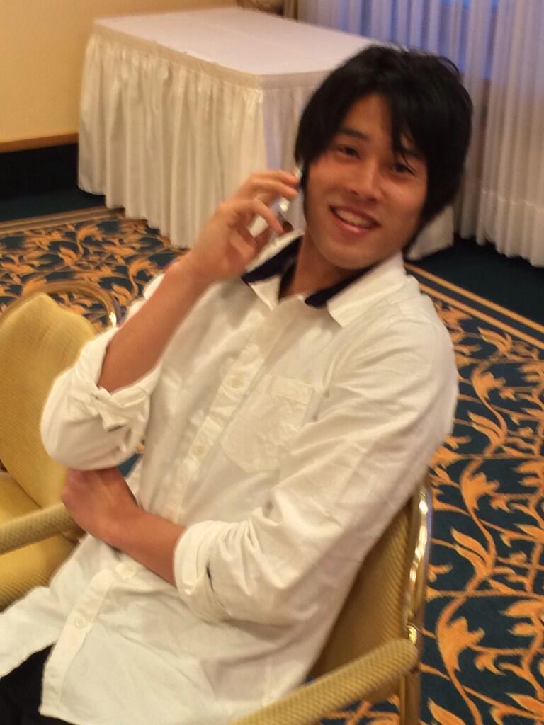 内田篤人 Atsuto Mobile No Twitter フランクフルトからの帰国組 無事に成田到着しました 楽しい時間は早く過ぎるもので やっぱり少し寂しいですが 今年も参加者の皆さんと素敵な時間を過ごせました ありがとうございました お別れはパーティー直前 控え室の 篤人