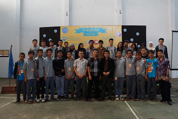 foto panitia #ITFestival2014 bersama Bapak Abdul Rizal Adompo S.ST.MT