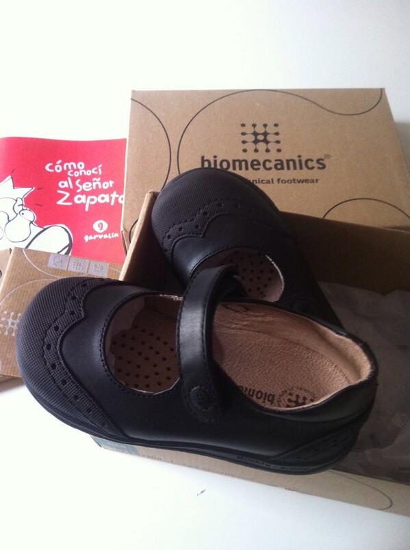 pintandounamama's tweet photo. Turno de mis princesas.Zapatos @garvalin #biomecanics ideales para el cole.Con puntera reforzada ¡Fundamental! #Bea http://t.co/ywYQgm4VoT