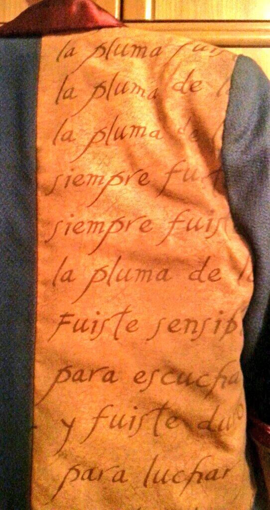 comparsatino's tweet photo. PASODOBLE DE "JUANA LA LOCA" A NUESTRO QUERIDO PEDRO ROMERO EN LA CHAQUETA DE LA CANCIÓN http://t.co/47LCfeATh6