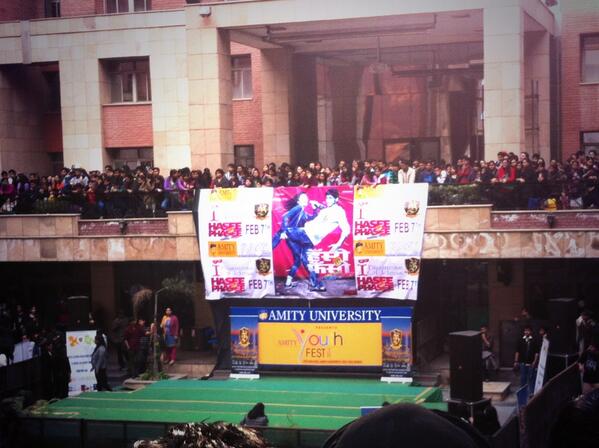 Ayf_15's tweet photo. #amityuniversity #AYF2014 #bollywood #HaseetohPhasee #ParineetiChopra #festfever http://t.co/CWtAQvSZKD