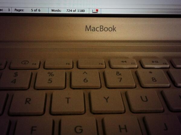 Aan de slag met teksten voor Reclamekanon. Zo leer je nog eens iets over spandoekconstructies...