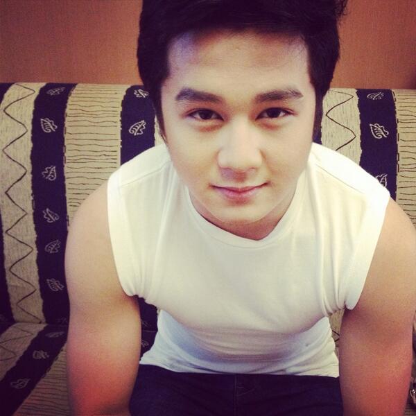 kennethpaulcruz's tweet photo. Photoshoot. π· #NazalMD http://t.co/VZl6rrPlKX