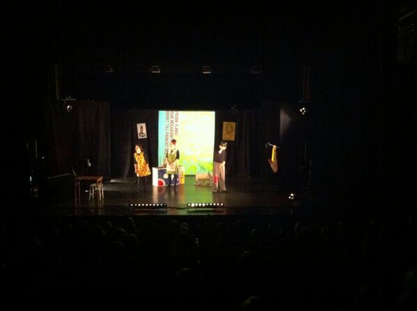 kulturiale's tweet photo. Full fart i teatern i Nödinge, Lånaren Arrietty med Big Wind för alla åk 0 och 1. http://t.co/v8LznXtSia