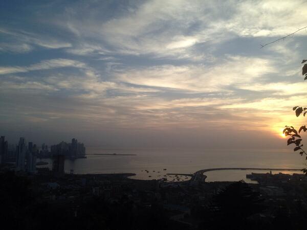 racpty's tweet photo. Que buena forma de empezar el día. @tvnnoticias @Guidoale1961 @Roloariaspty @nachomallol http://t.co/NTTcClE8hF
