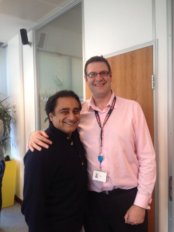 Fatboy_Rob's tweet image. I love my job. Just met the charming and funny @TVSanjeev  Check out my pink shirt #kumars