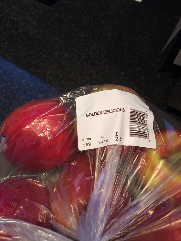 Mikeecho1977's tweet image. Apparently the picker @sainsburys has no idea what a golden delicious apple looks like??