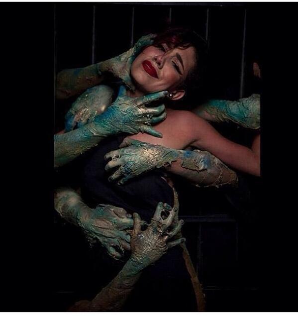 titiramirez5's tweet photo. @TopModelCo  zombieee http://t.co/mTG4g8rno1