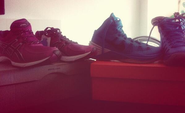 merycapi's tweet photo. Zapatillas nuevas en virgendelavictoria48!!somos lo mas deportista que hay!@rocio5_91 http://t.co/GTtSRwTdjw