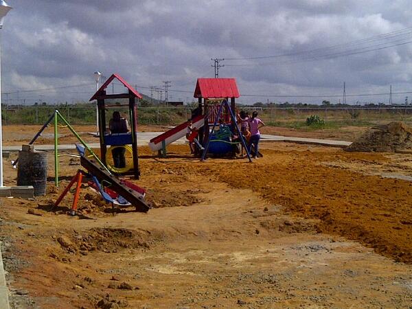 InviobrasGS's tweet photo. Gestión de @rangelgomez construye espacios de @pazyvida  en el eje Atlántico @HectorHJimenez @inviobras http://t.co/IbCDhETQMU