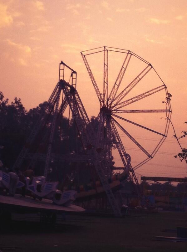 Ayf_15's tweet photo. Almost there. #AYF2014 #amityuniversity #festfever #gettingready http://t.co/Rac3uvJ7bA