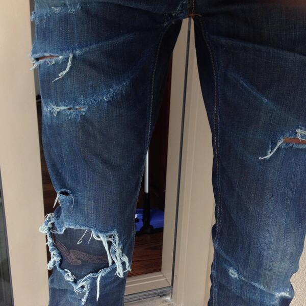 ZeusTRAPPIN's tweet photo. 2 years old today, one knee patch, 1 crotch blow patch, no washes ever. @nudiejeans #thinfinn http://t.co/lphivR82vA